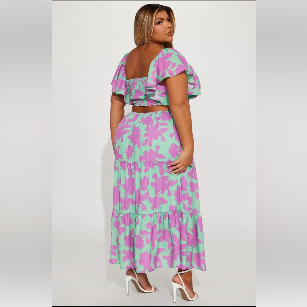 💜 FASHION NOVA CHIFFON MAXI DRESS WITH SHORT FLUTTER SLEEVES AND SMOCKED WAIST - Picture 6 of 8